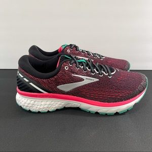 Brooks Ghost 11 Sneakers.